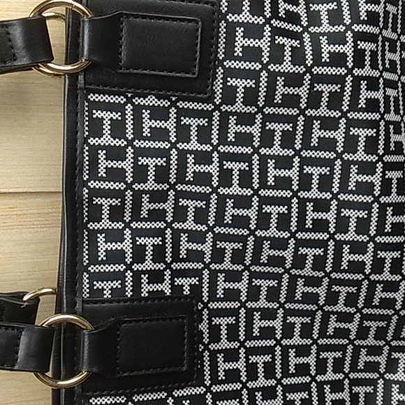 Tommy Hilfiger Purse in Black & White Never Been Used. Super Clean - Picture 10 of 12